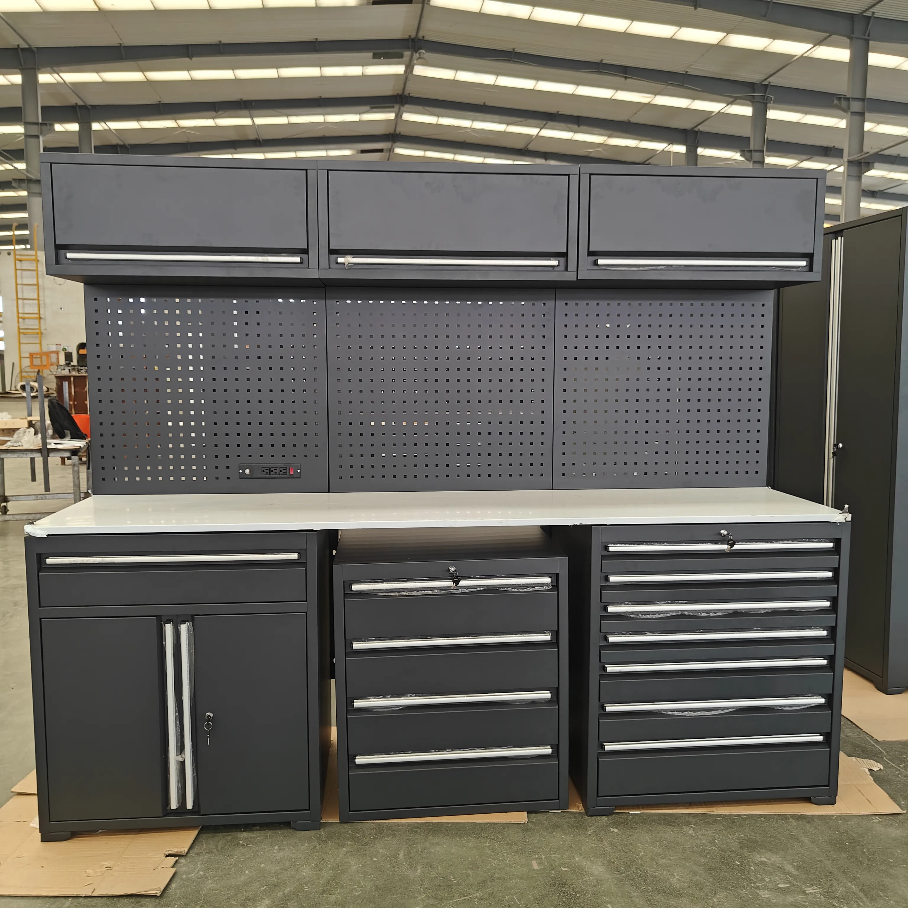 Apa ciri workbench logam sturdy?