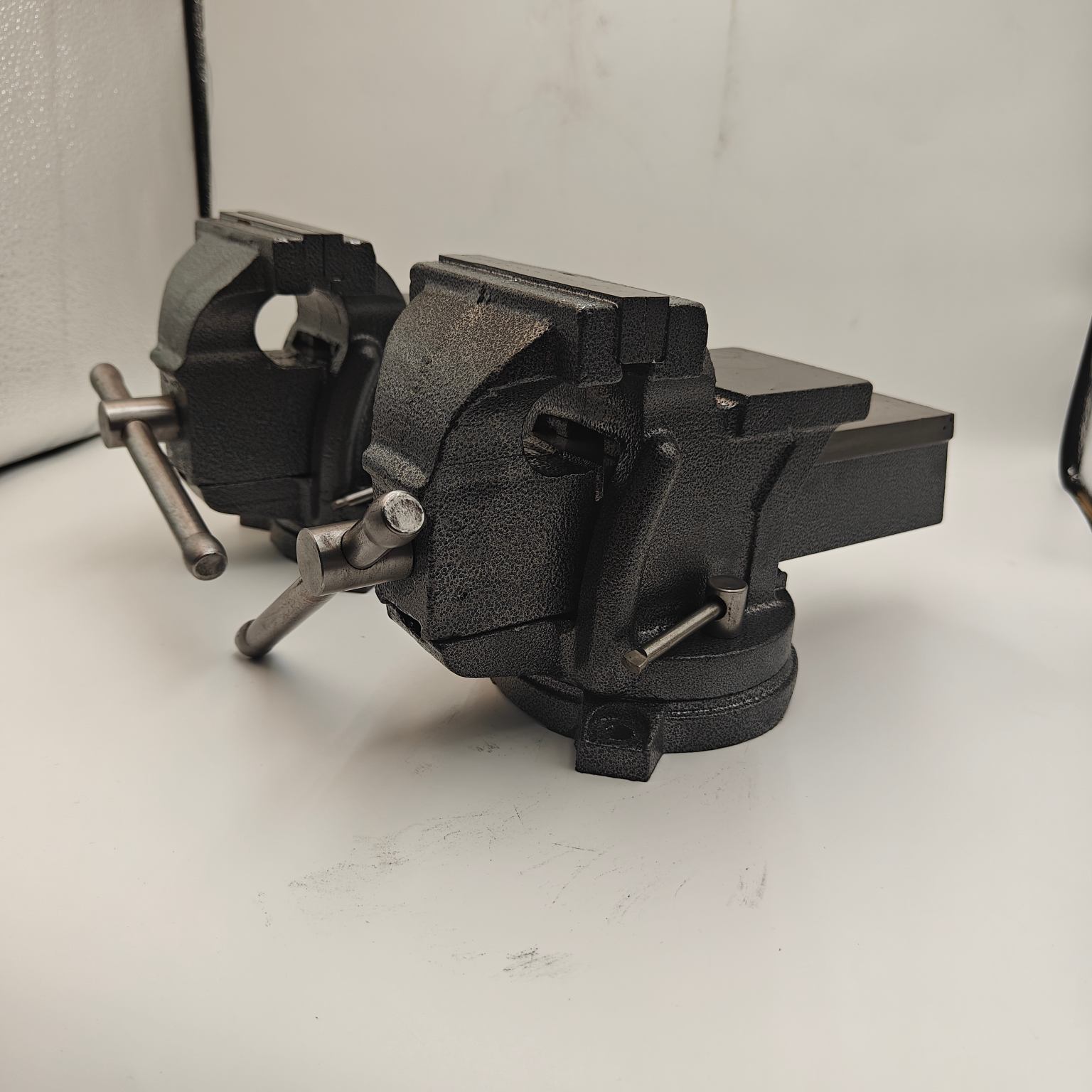 Apa fungsi lan aplikasi bench vise?