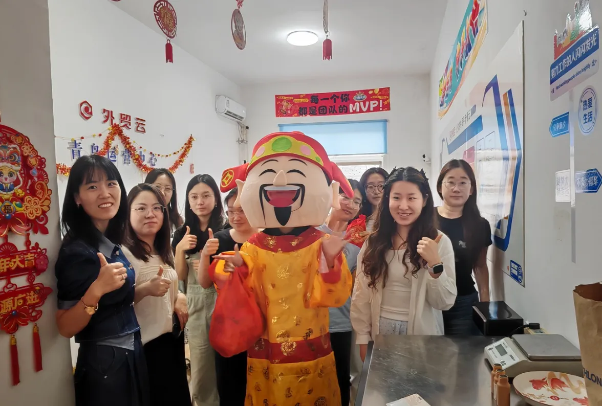 Wong nuduh foto ing dewa festival kekayaan